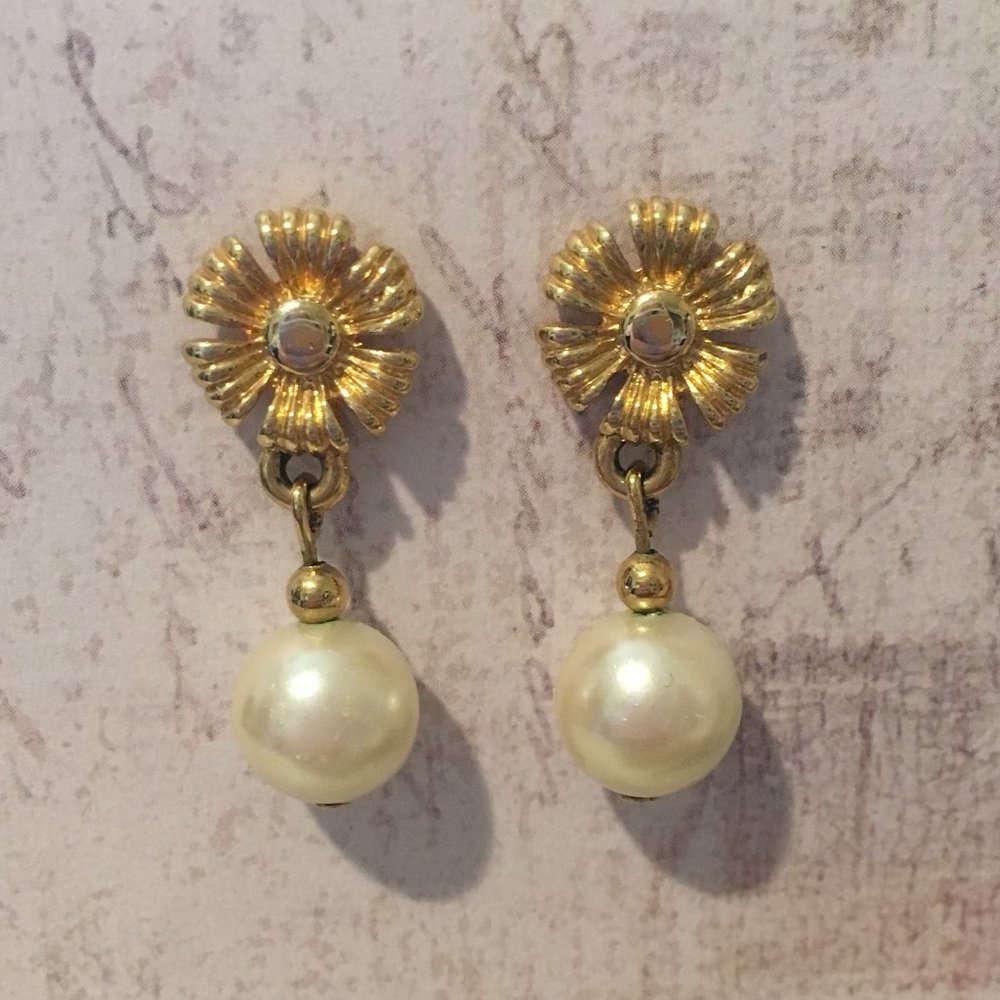 Sarah Coventry Flower Pearl Drop Earrings